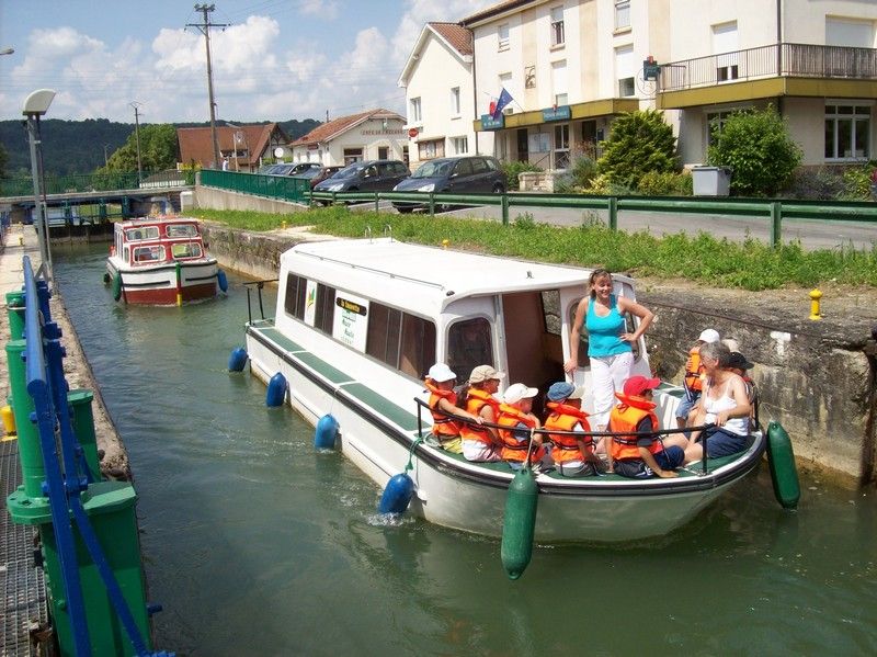 BALADE EN BATEAU A LA DECOUVERTE DE LA MEUSE SAUVAGE